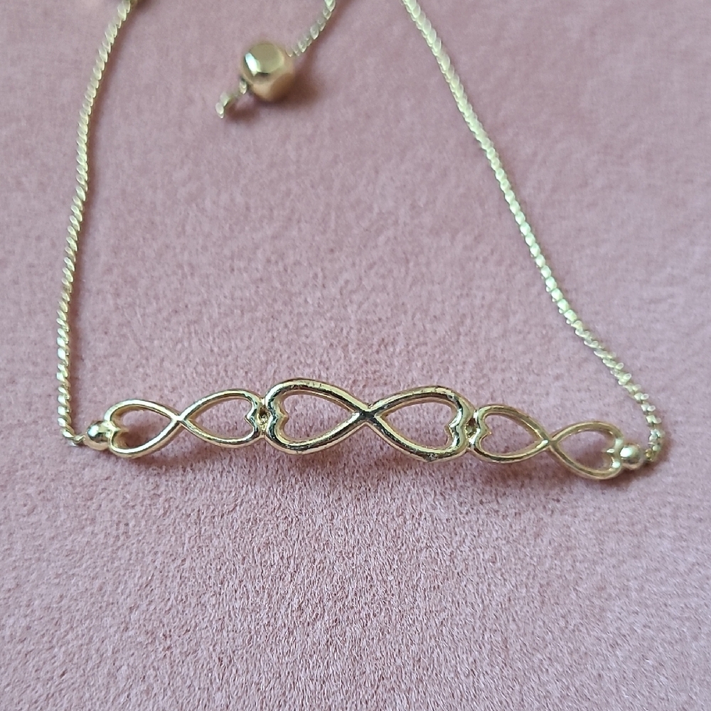 Gold and Cream Jewelry Set (2 Earrings, 1 Bracelet) - Picture 8 of 10